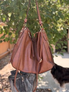 Realer Brown Leather Shoulder Bag with Gold Hardware